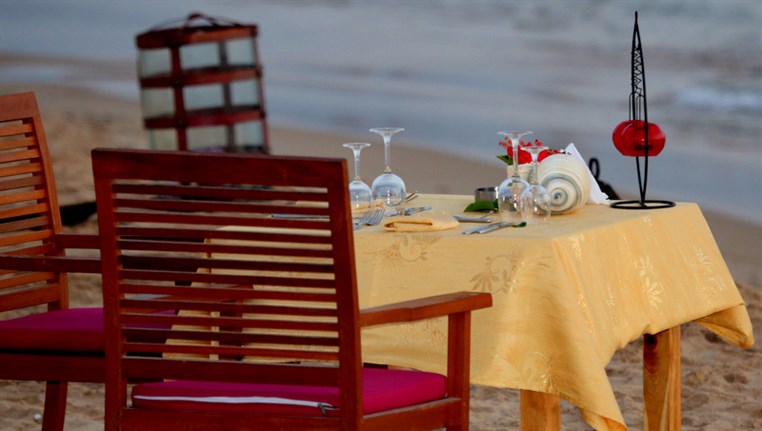 Romantic Dinner at Edde Sands